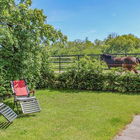 2 Bedroom Awesome Home In Udenhout エクステリア 写真